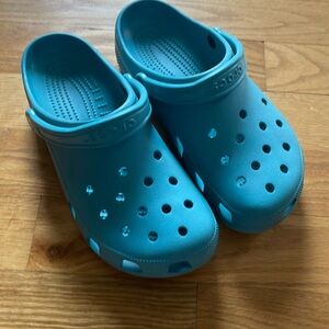 Tourquios crocs. Men size 10 Women size 12